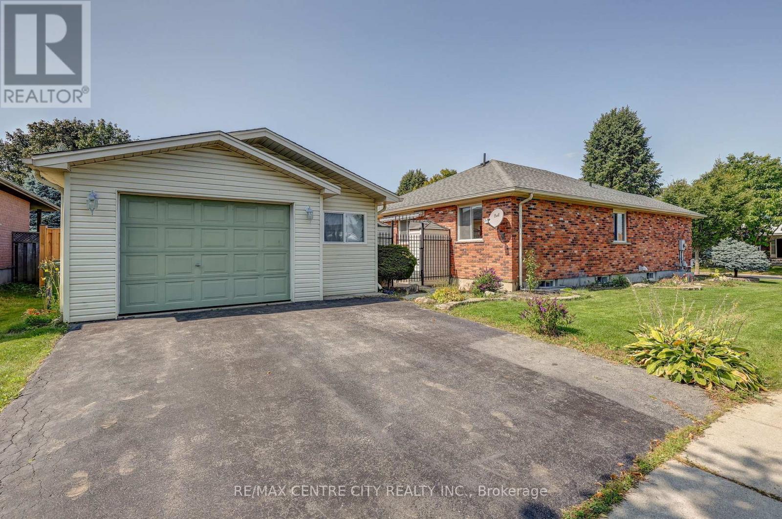 26 Sifton Drive, St. Thomas, Ontario  N5R 6C7 - Photo 2 - X12395603