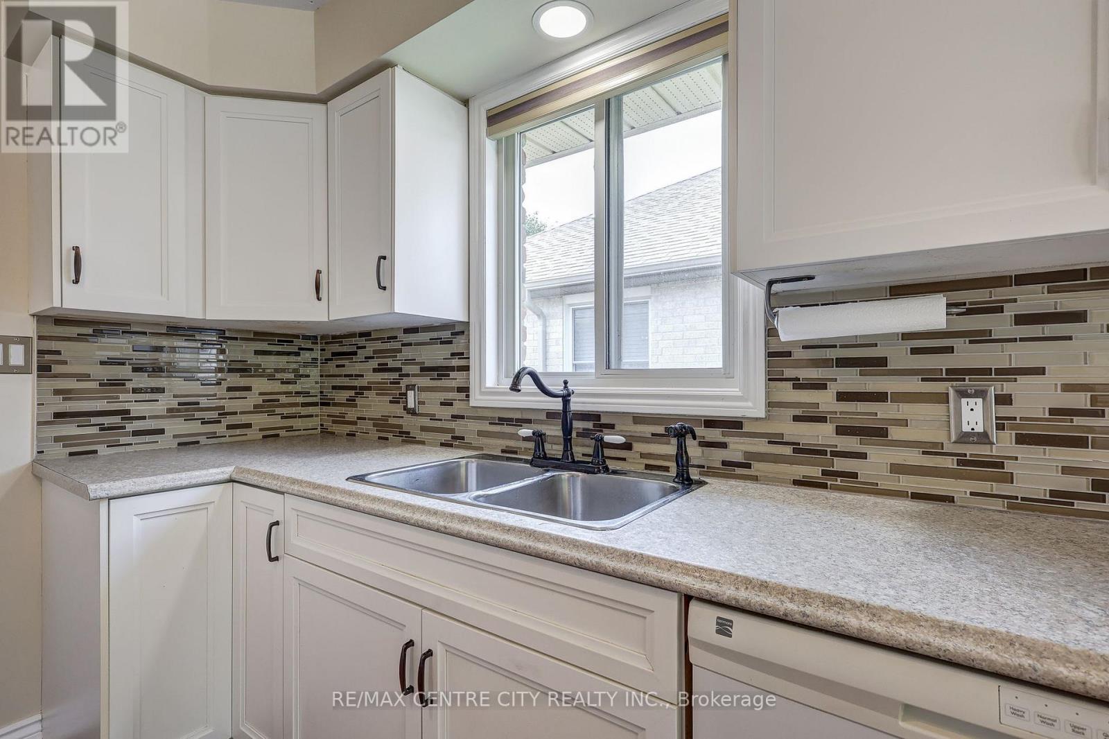 26 Sifton Drive, St. Thomas, Ontario  N5R 6C7 - Photo 8 - X12395603
