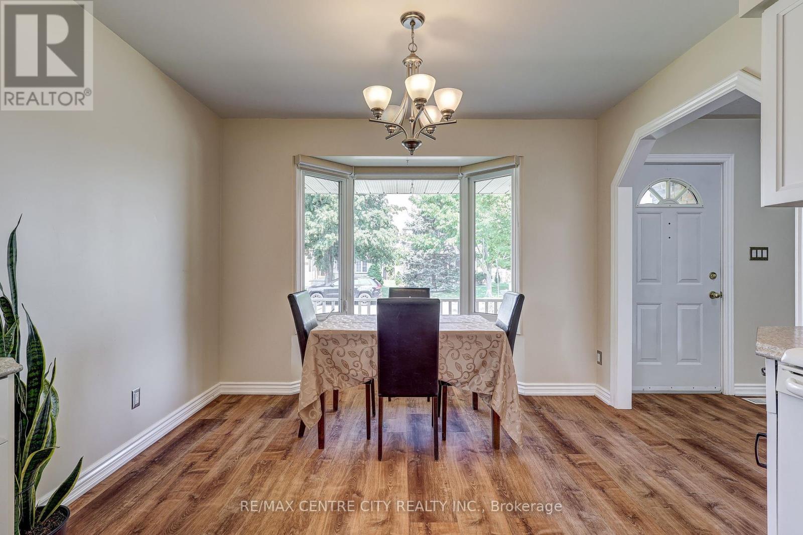 26 Sifton Drive, St. Thomas, Ontario  N5R 6C7 - Photo 5 - X12395603
