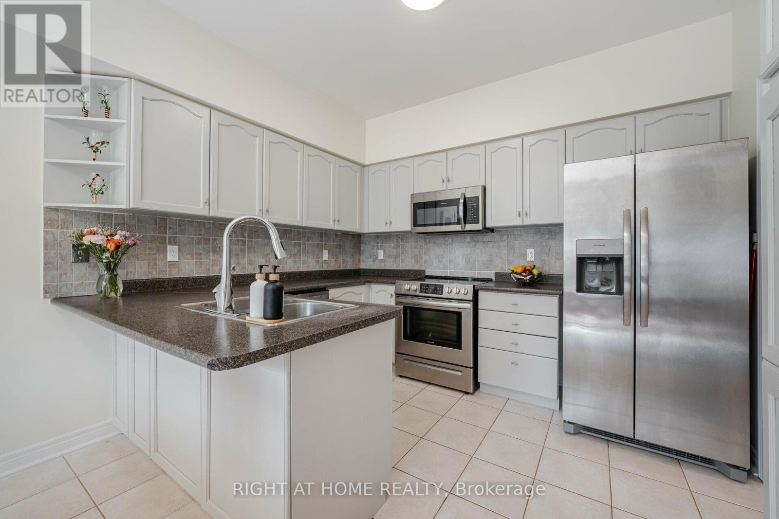 122 Fletchers Creek Boulevard, Brampton (Fletcher's Creek Village), Ontario  L6X 4V3 - Photo 14 - W12395965