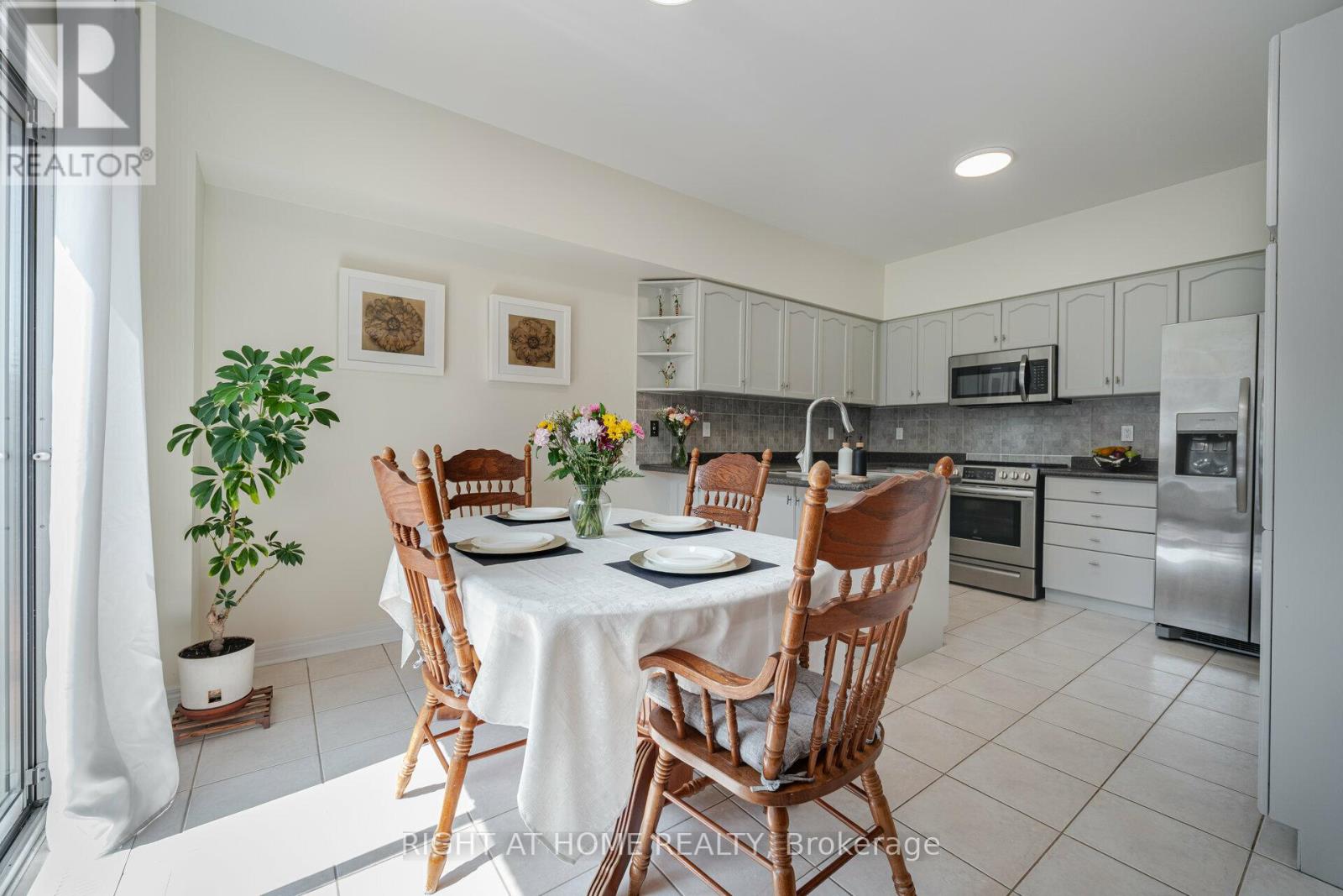 122 Fletchers Creek Boulevard, Brampton (Fletcher's Creek Village), Ontario  L6X 4V3 - Photo 15 - W12395965