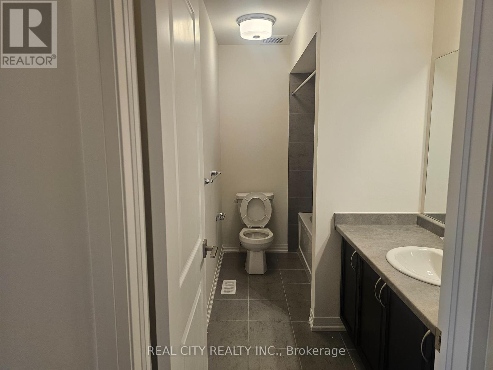 48 Mckernan Avenue, Brantford, Ontario  N3V 0B9 - Photo 29 - X12316382