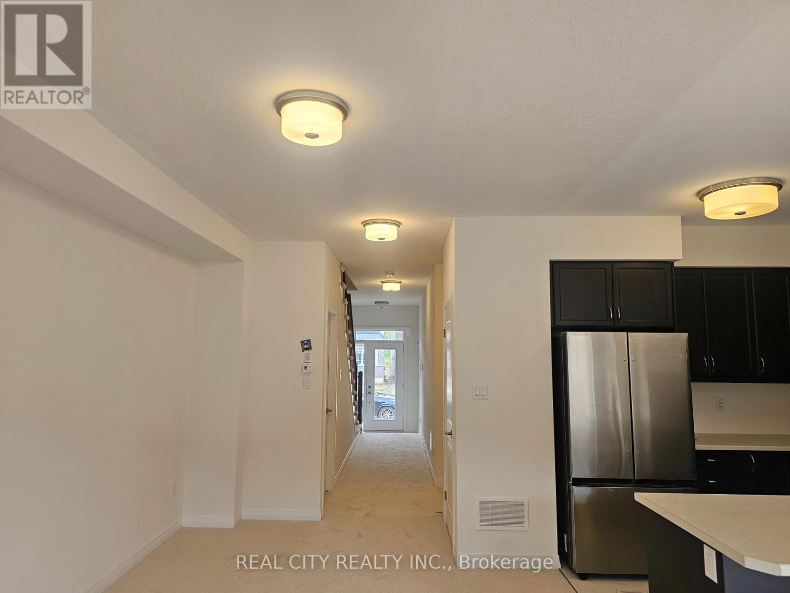 48 Mckernan Avenue, Brantford, Ontario  N3V 0B9 - Photo 5 - X12316382