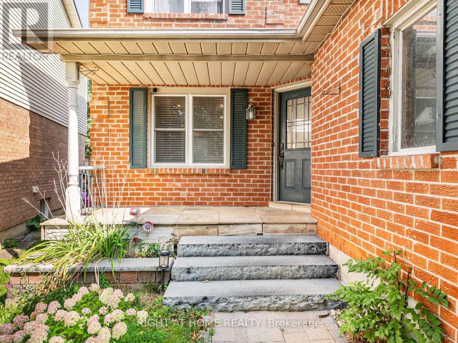 51 Moorcrest Drive, Aurora, Ontario  L4G 6C6 - Photo 5 - N12395999