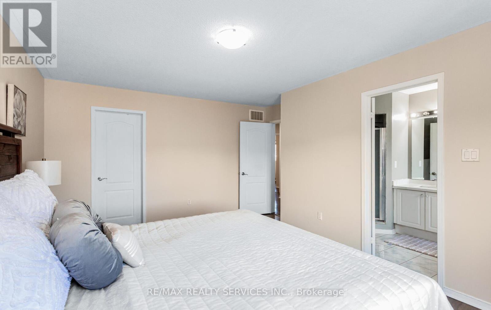 3770 Brinwood Gate, Mississauga, Ontario  L5M 7H2 - Photo 19 - W12396002