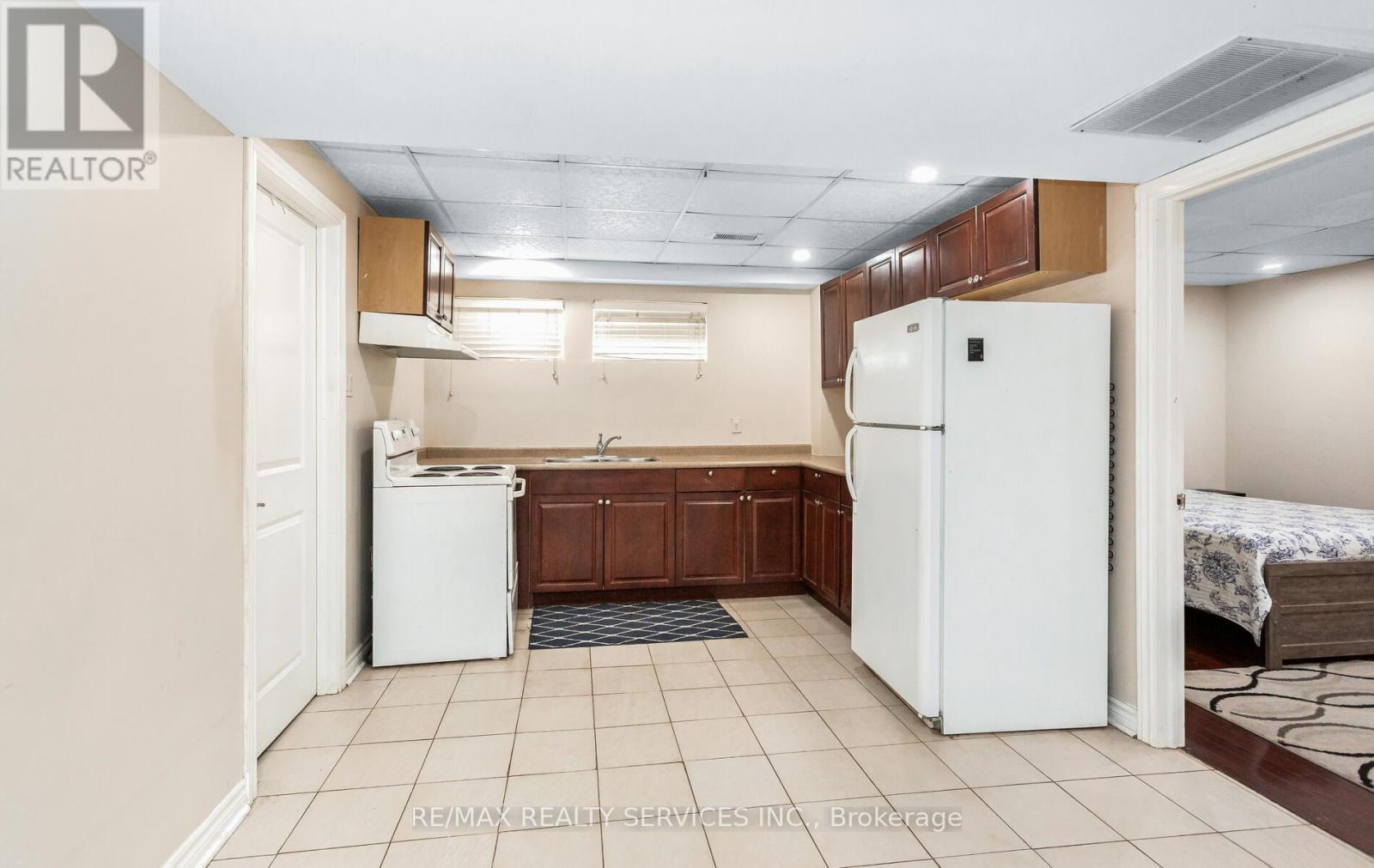 3770 Brinwood Gate, Mississauga, Ontario  L5M 7H2 - Photo 33 - W12396002