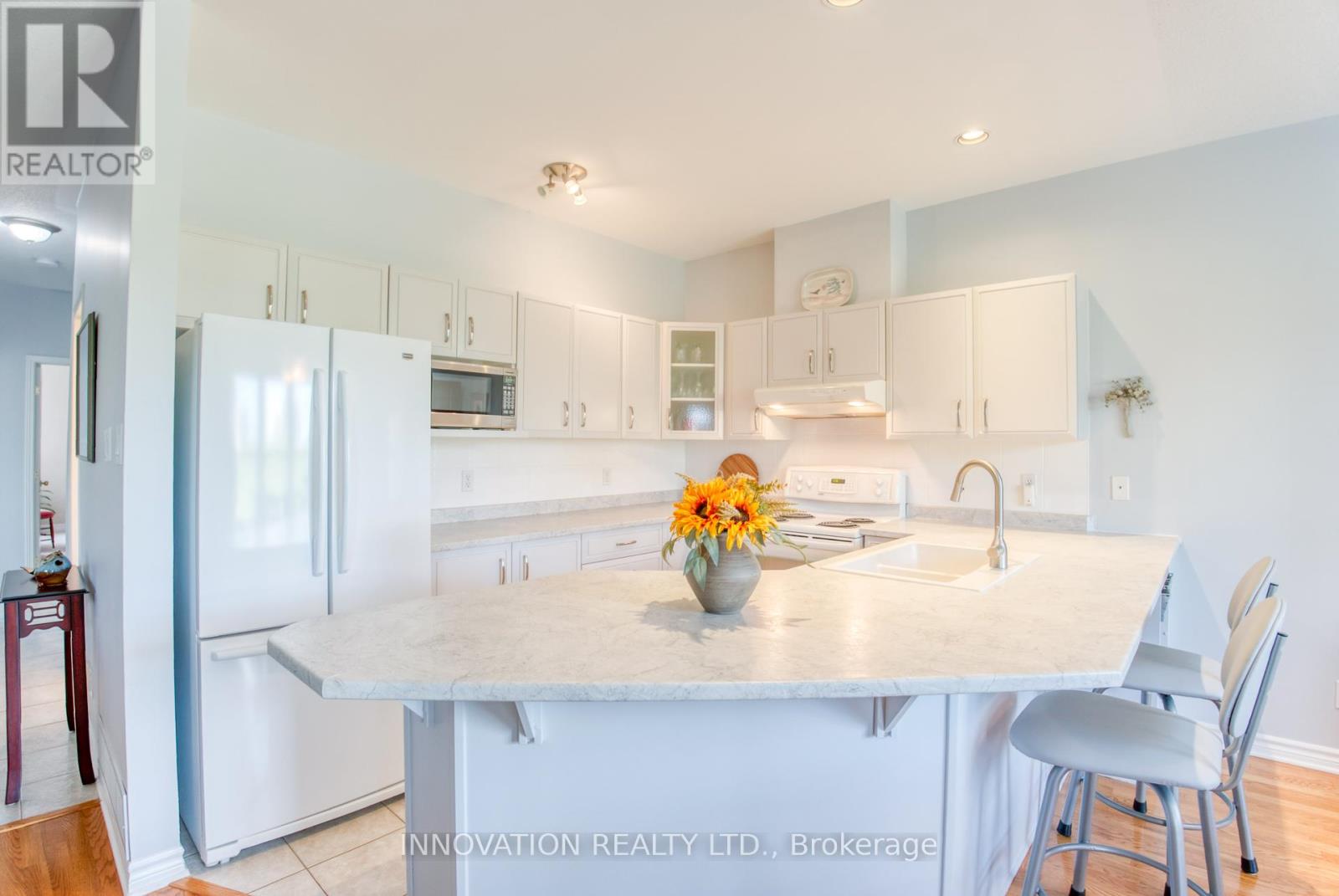 13 Eileen Crescent, Ottawa, Ontario  K2S 1M3 - Photo 11 - X12396012