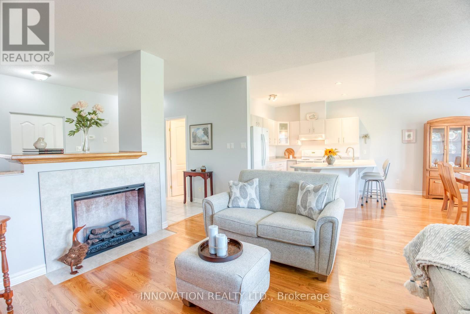 13 Eileen Crescent, Ottawa, Ontario  K2S 1M3 - Photo 5 - X12396012