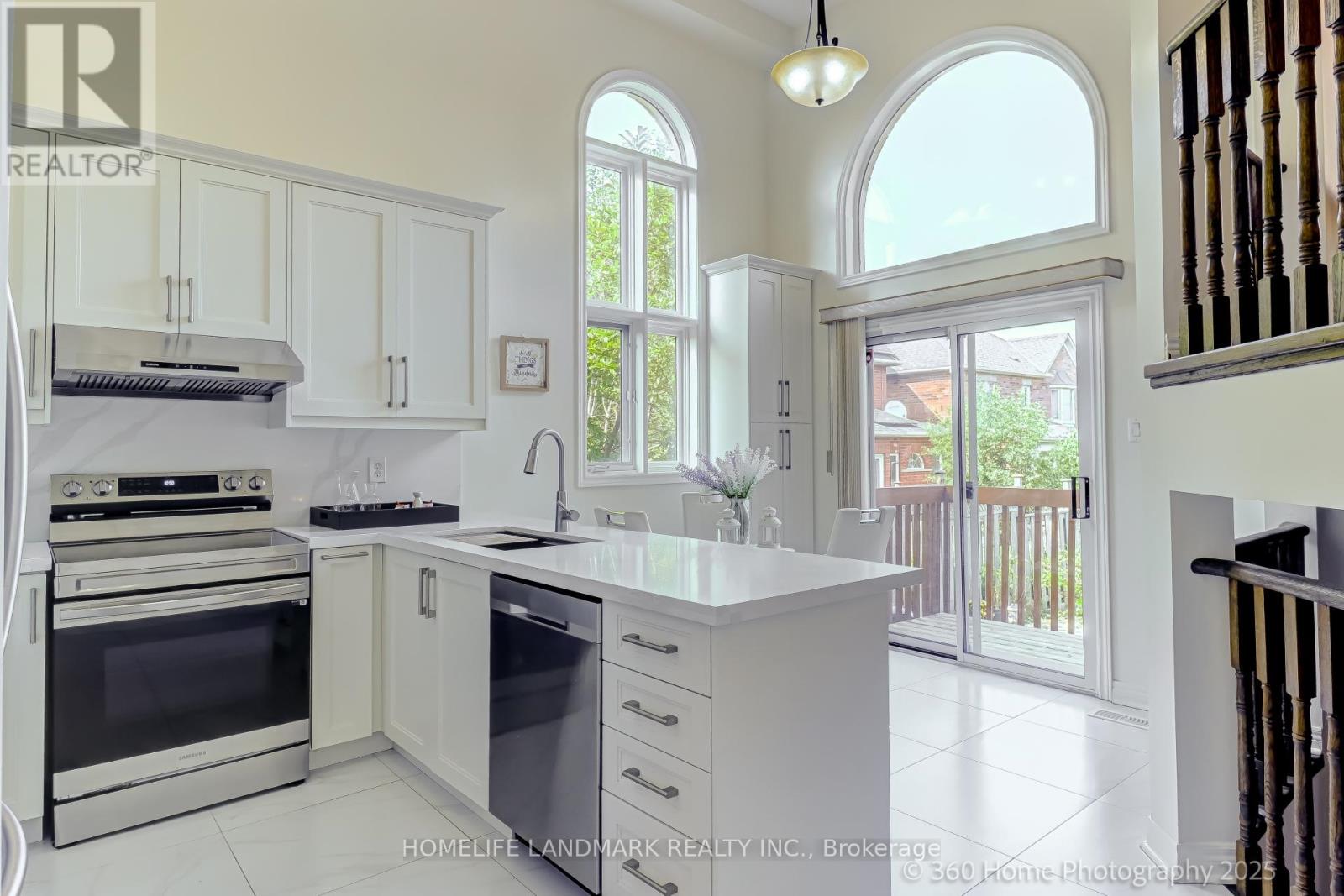 211 Frank Endean Road, Richmond Hill (Rouge Woods), Ontario  L4S 2C6 - Photo 6 - N12396011