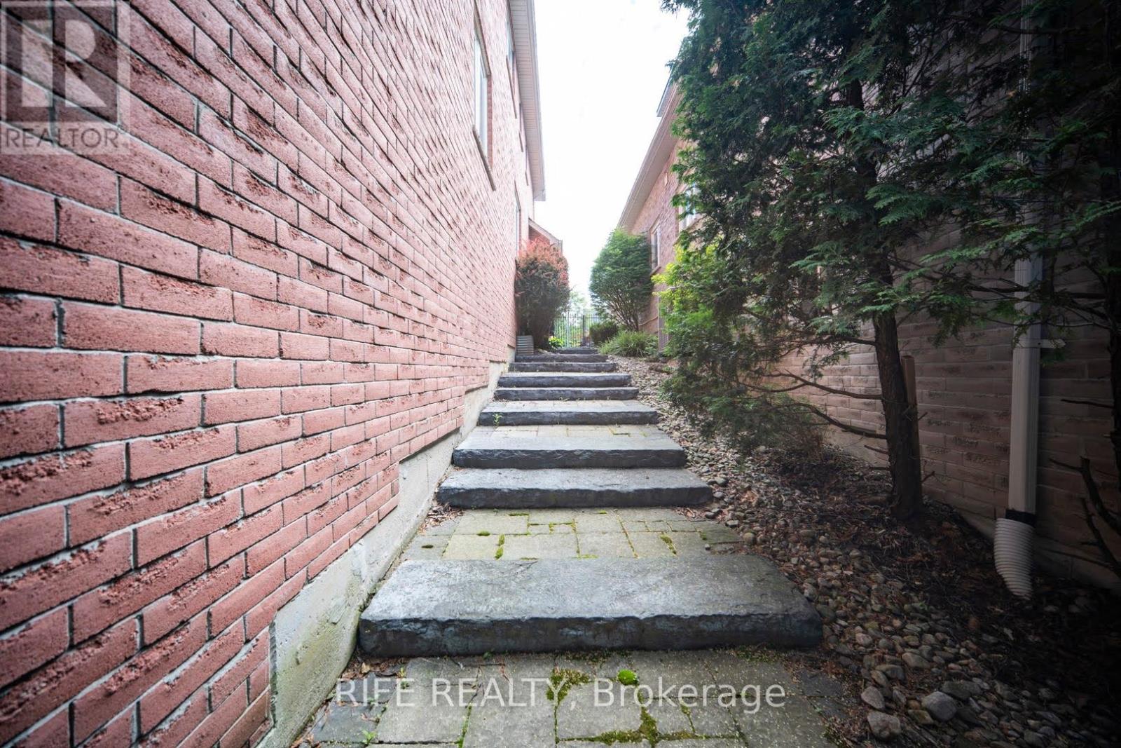 37 Burndenford Crescent, Markham, Ontario  L3P 7Z3 - Photo 8 - N12396031
