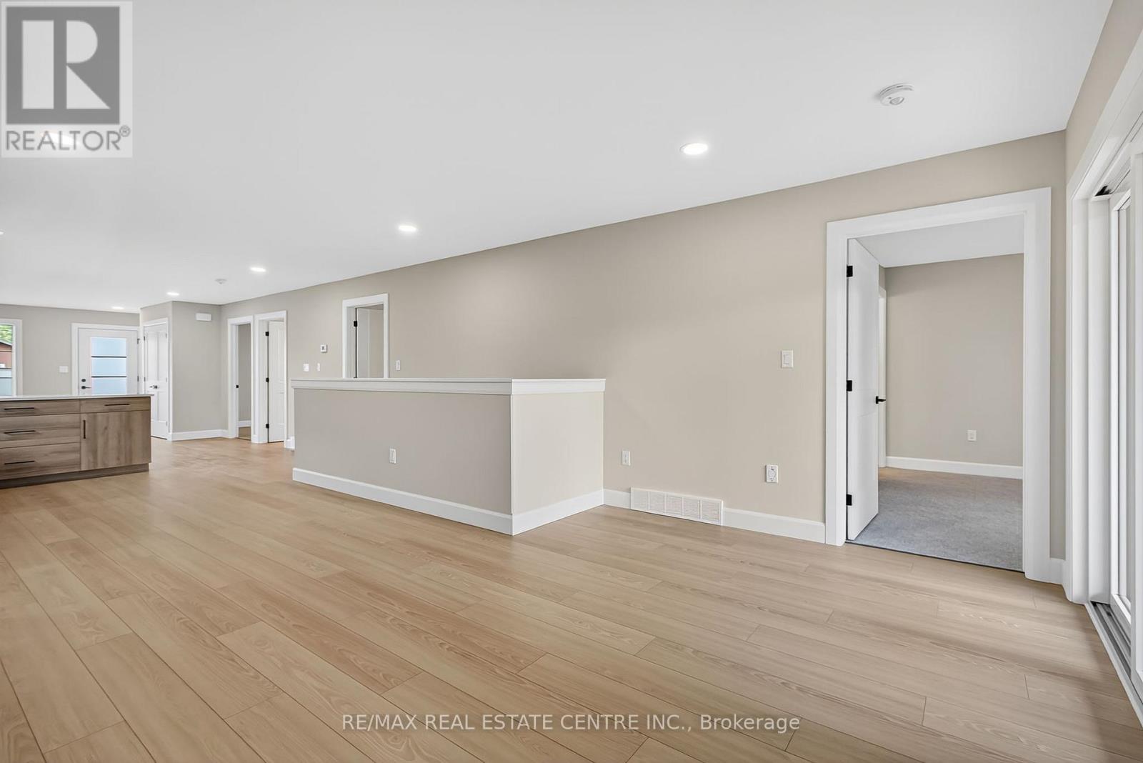 93 Moonstone Crescent, Chatham-Kent (Chatham), Ontario  N7M 0S2 - Photo 10 - X12396007