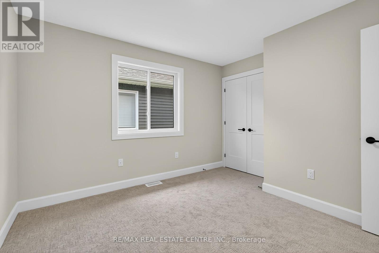 93 Moonstone Crescent, Chatham-Kent (Chatham), Ontario  N7M 0S2 - Photo 11 - X12396007