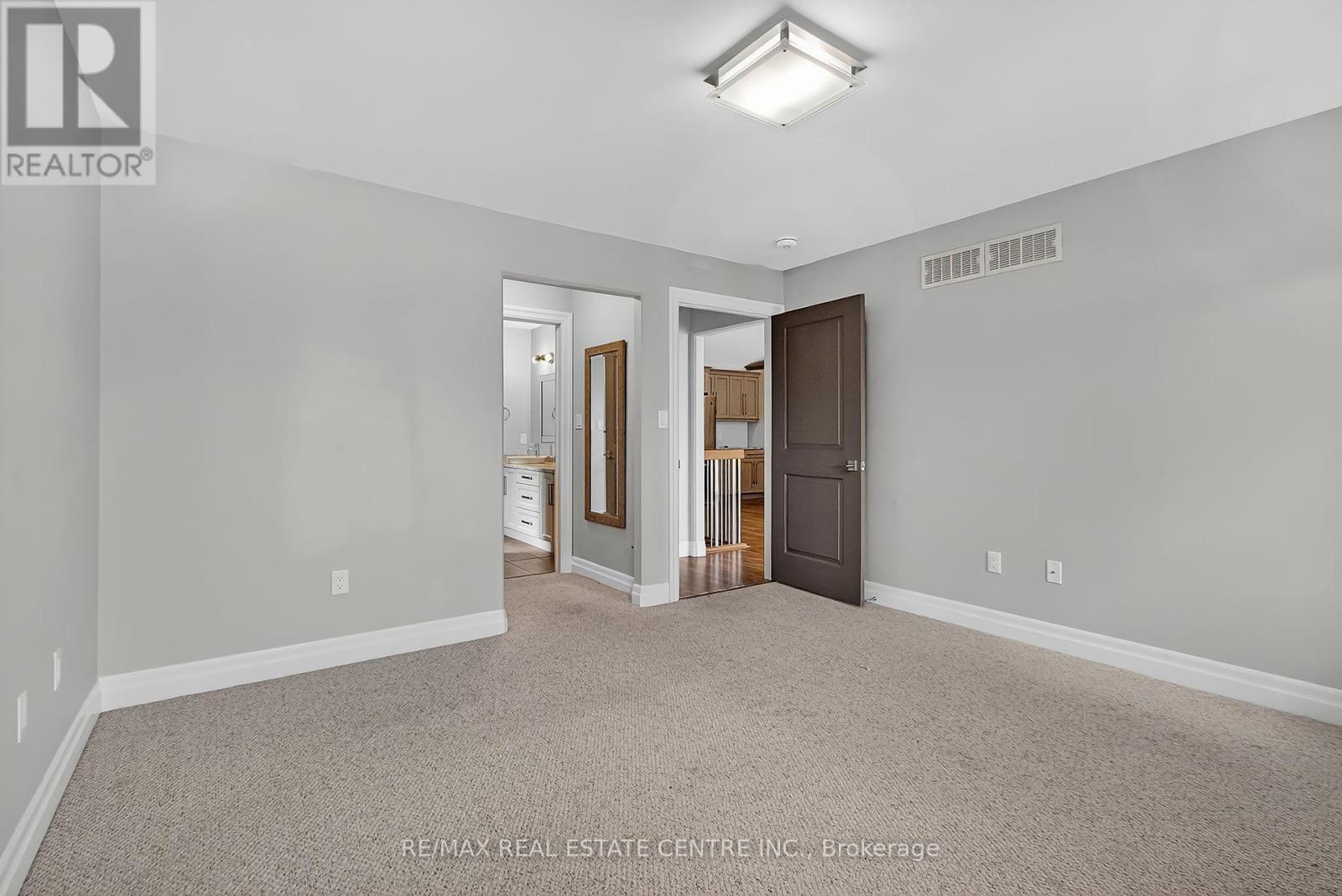 520 Molinari Street, Sarnia, Ontario  N7W 1C5 - Photo 10 - X12396026