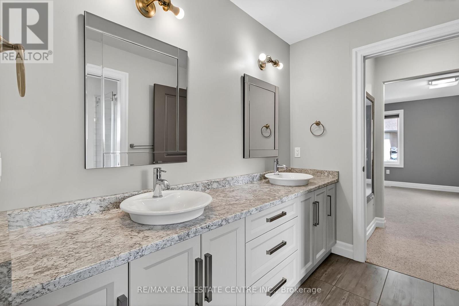 520 Molinari Street, Sarnia, Ontario  N7W 1C5 - Photo 18 - X12396026