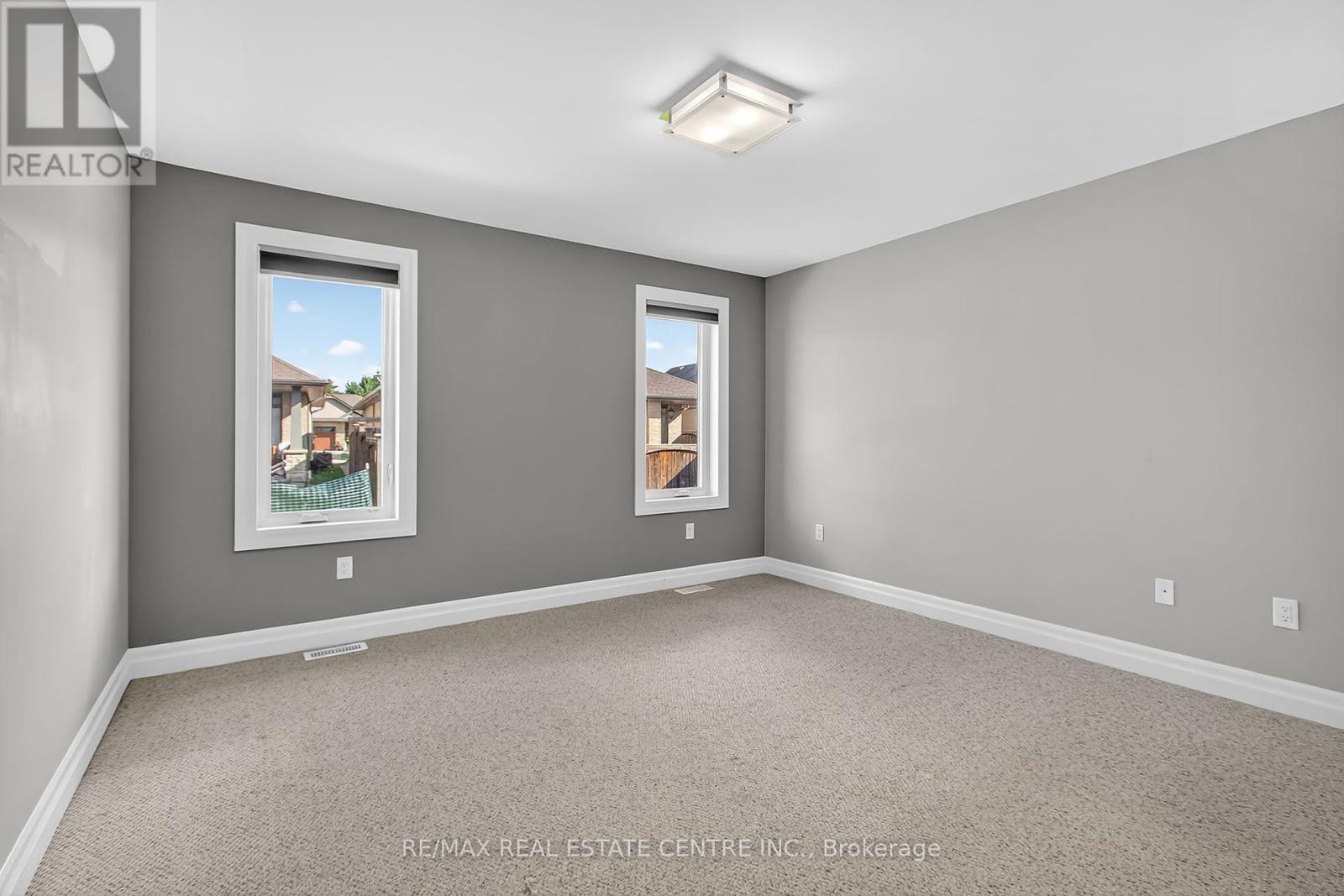 520 Molinari Street, Sarnia, Ontario  N7W 1C5 - Photo 8 - X12396026