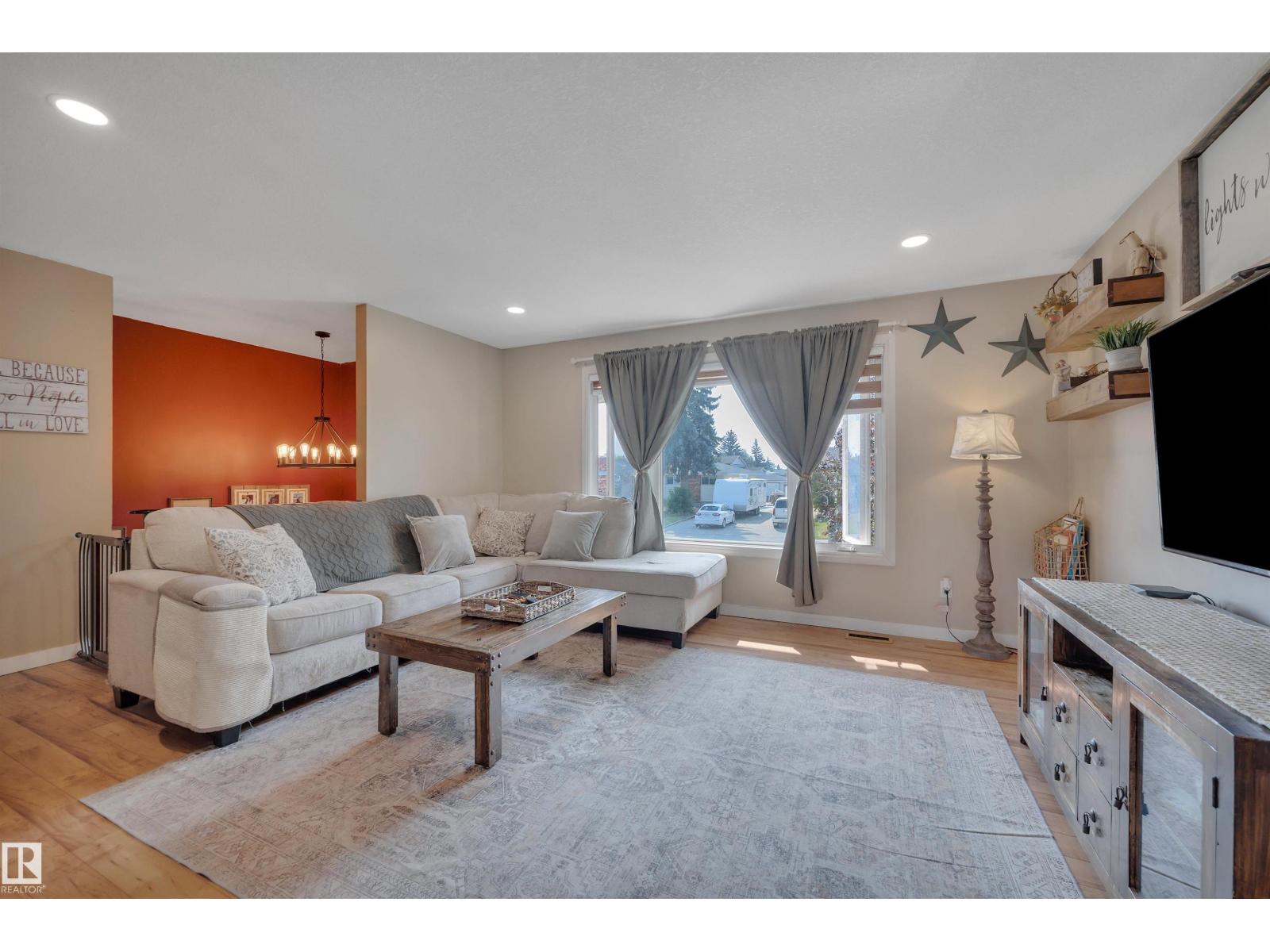 Property at 4204 42 AV image 4