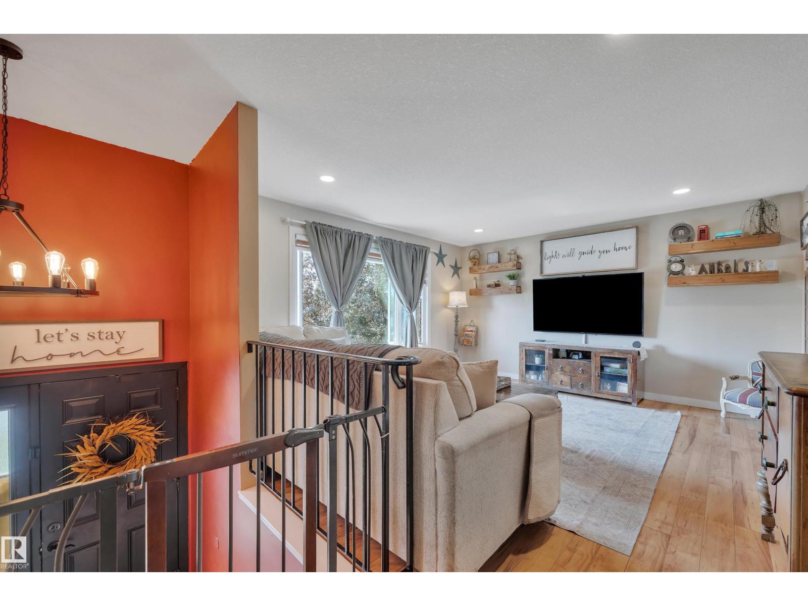 Property at 4204 42 AV image 2