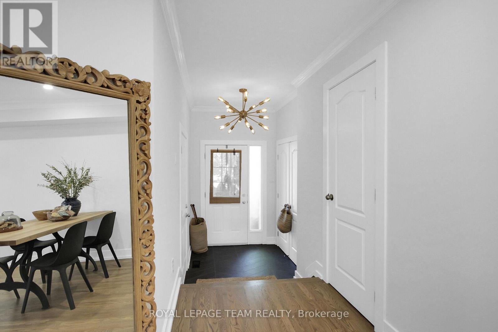 112 Talltree Crescent, Ottawa, Ontario  K2S 0A9 - Photo 3 - X12396055