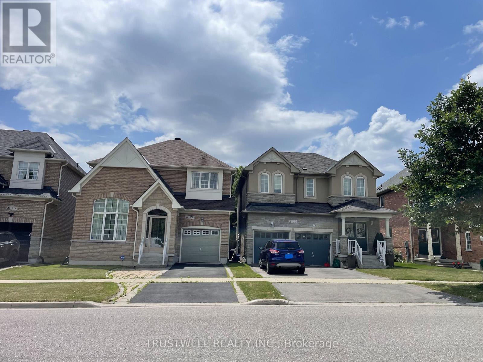 19 Balliol Avenue, Richmond Hill (Oak Ridges Lake Wilcox), Ontario  L4E 5B3 - Photo 2 - N12396054
