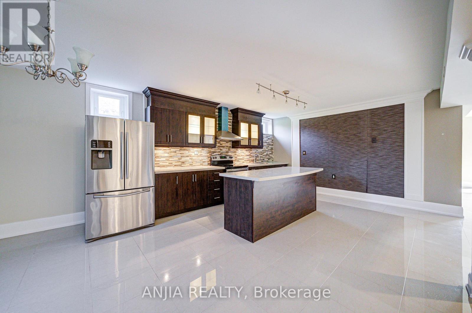 44 Bellini Avenue, Brampton (Toronto Gore Rural Estate), Ontario  L6P 0E2 - Photo 10 - W12396056