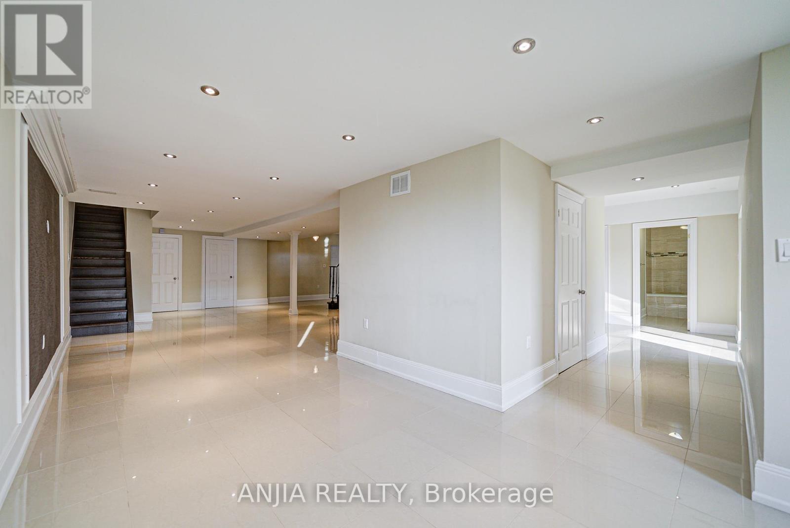 44 Bellini Avenue, Brampton (Toronto Gore Rural Estate), Ontario  L6P 0E2 - Photo 13 - W12396056