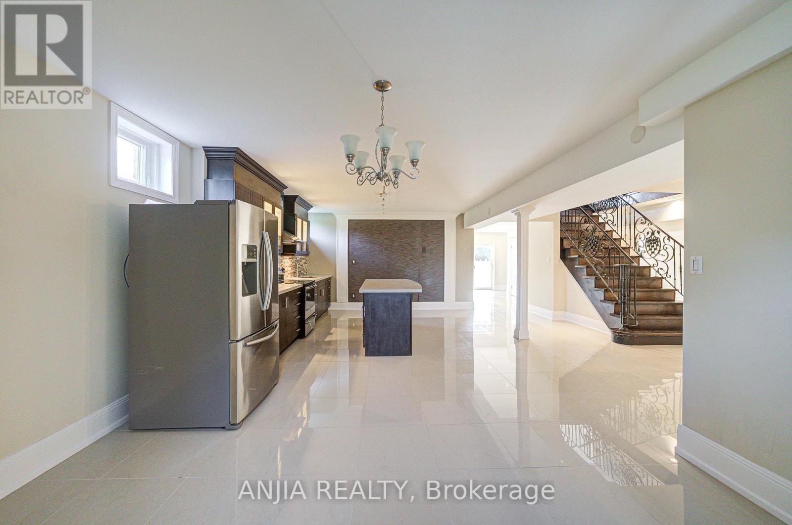 44 Bellini Avenue, Brampton (Toronto Gore Rural Estate), Ontario  L6P 0E2 - Photo 9 - W12396056