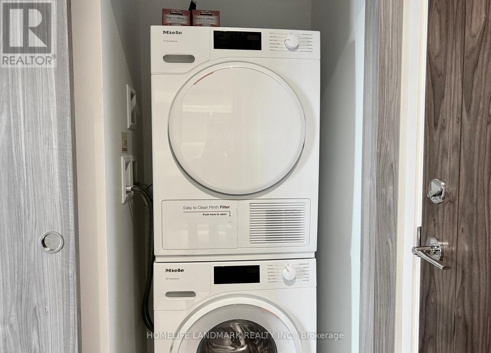 1002 - 25 Mcmahon Drive, Toronto, Ontario M2K 0J1 - Photo 17 - C12396108