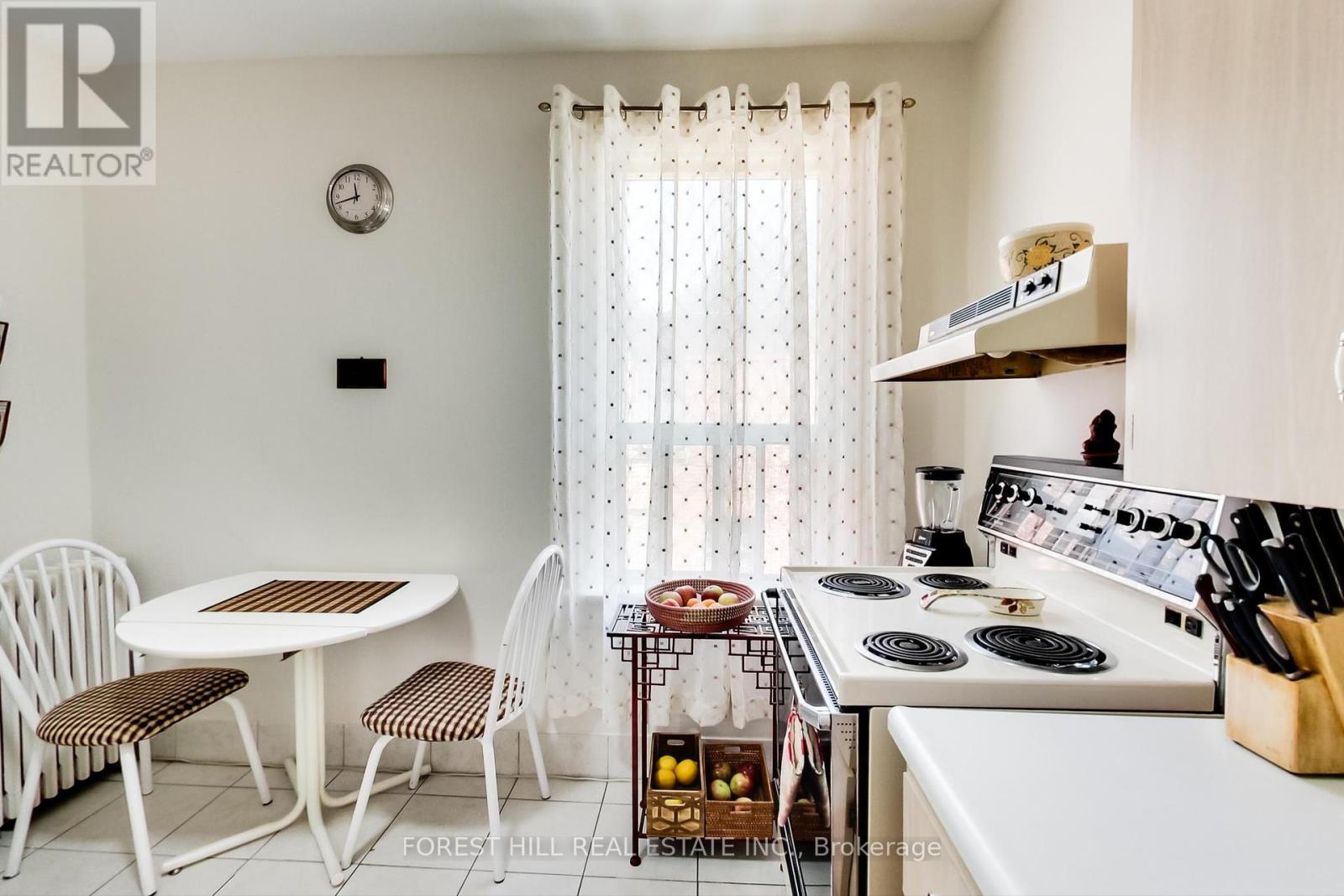 23 Lansdowne Avenue, Toronto, Ontario  M6K 2V7 - Photo 15 - W12396079
