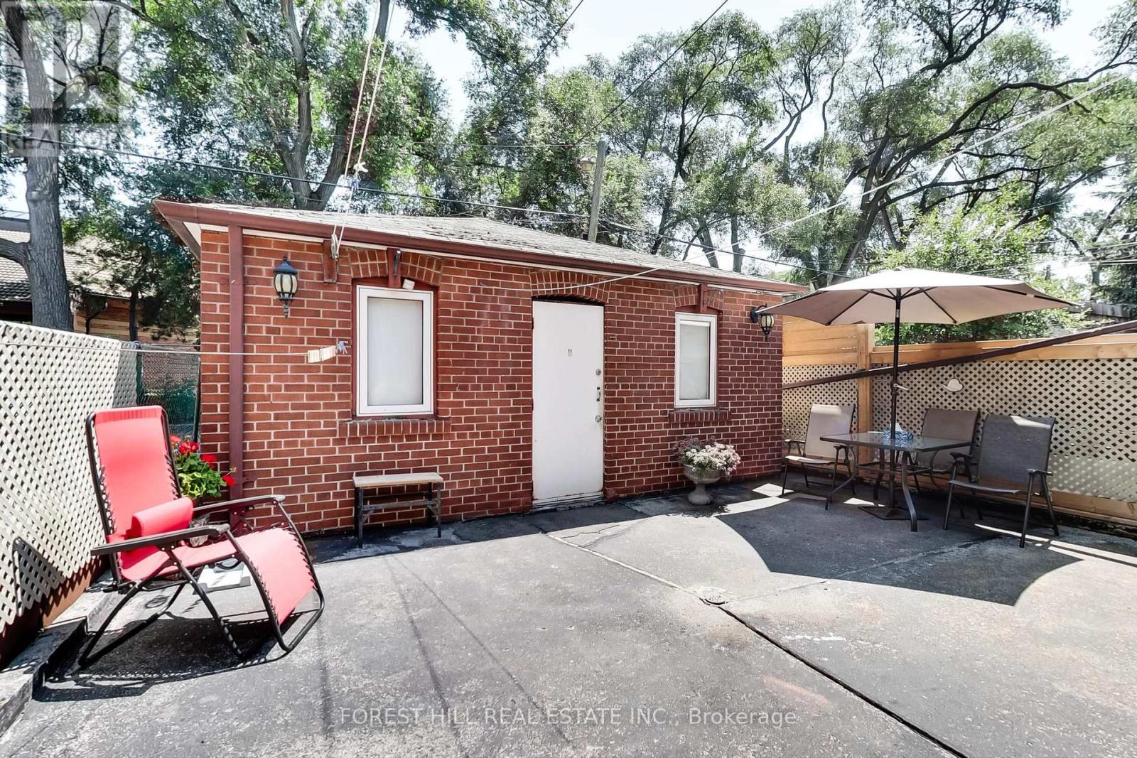 23 Lansdowne Avenue, Toronto, Ontario  M6K 2V7 - Photo 25 - W12396079
