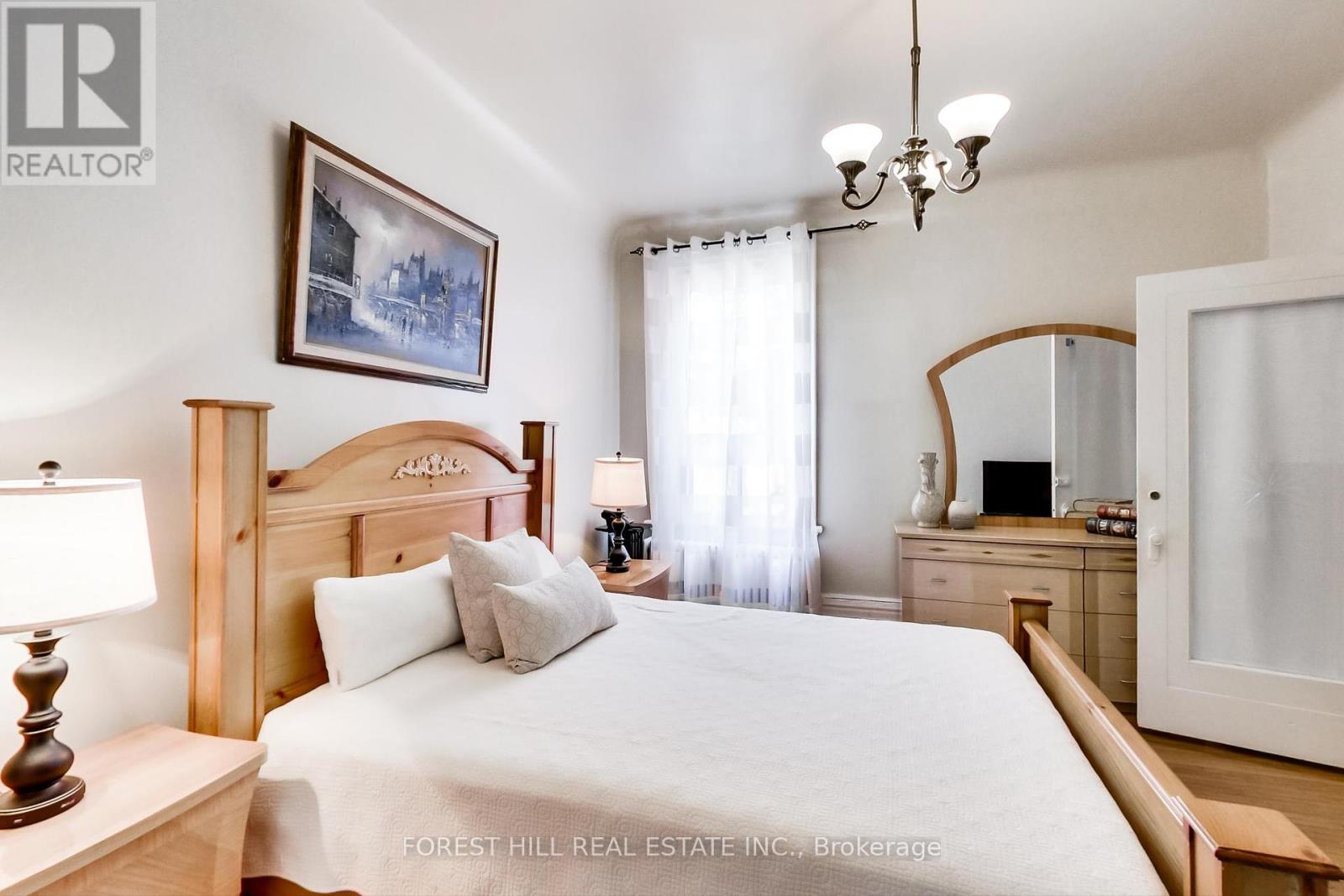 23 Lansdowne Avenue, Toronto, Ontario  M6K 2V7 - Photo 8 - W12396079