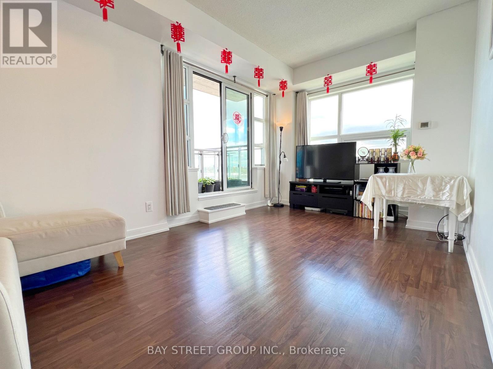 409 - 840 Queens Plate Drive, Toronto, Ontario  M9W 0W7 - Photo 4 - W12396091