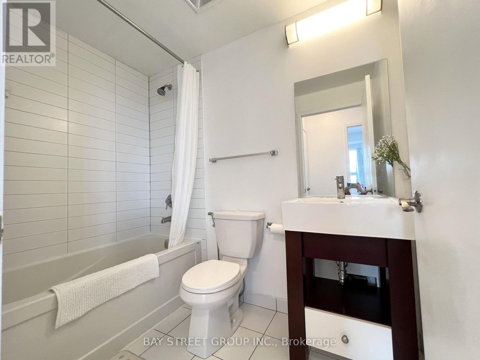 409 - 840 Queens Plate Drive, Toronto, Ontario  M9W 0W7 - Photo 8 - W12396091