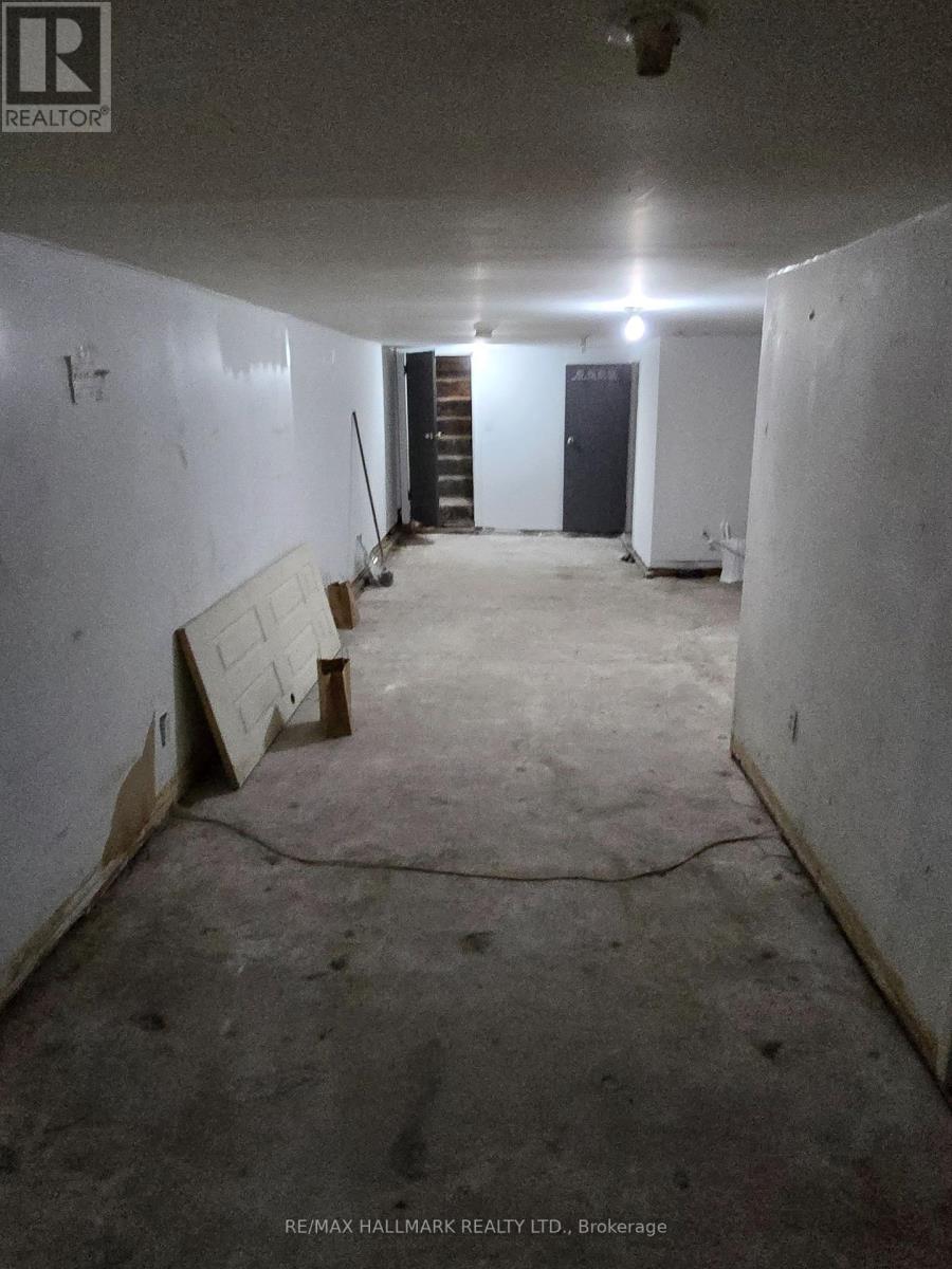 Main - 1752 St Clair Avenue W, Toronto, Ontario  M6N 1J3 - Photo 15 - W12396111