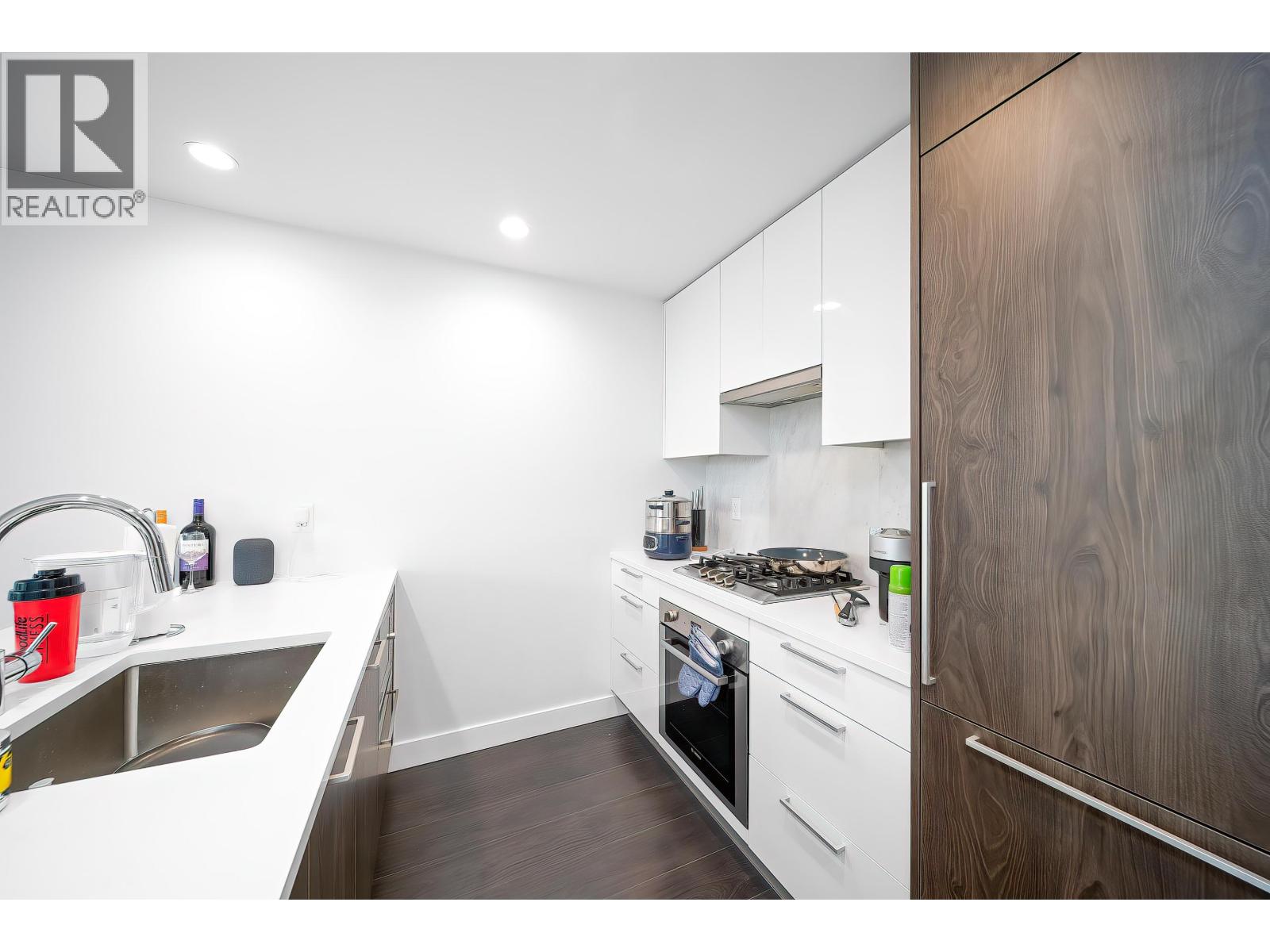 404 6398 Silver Avenue, Burnaby, British Columbia  V5H 0K7 - Photo 3 - R3043901