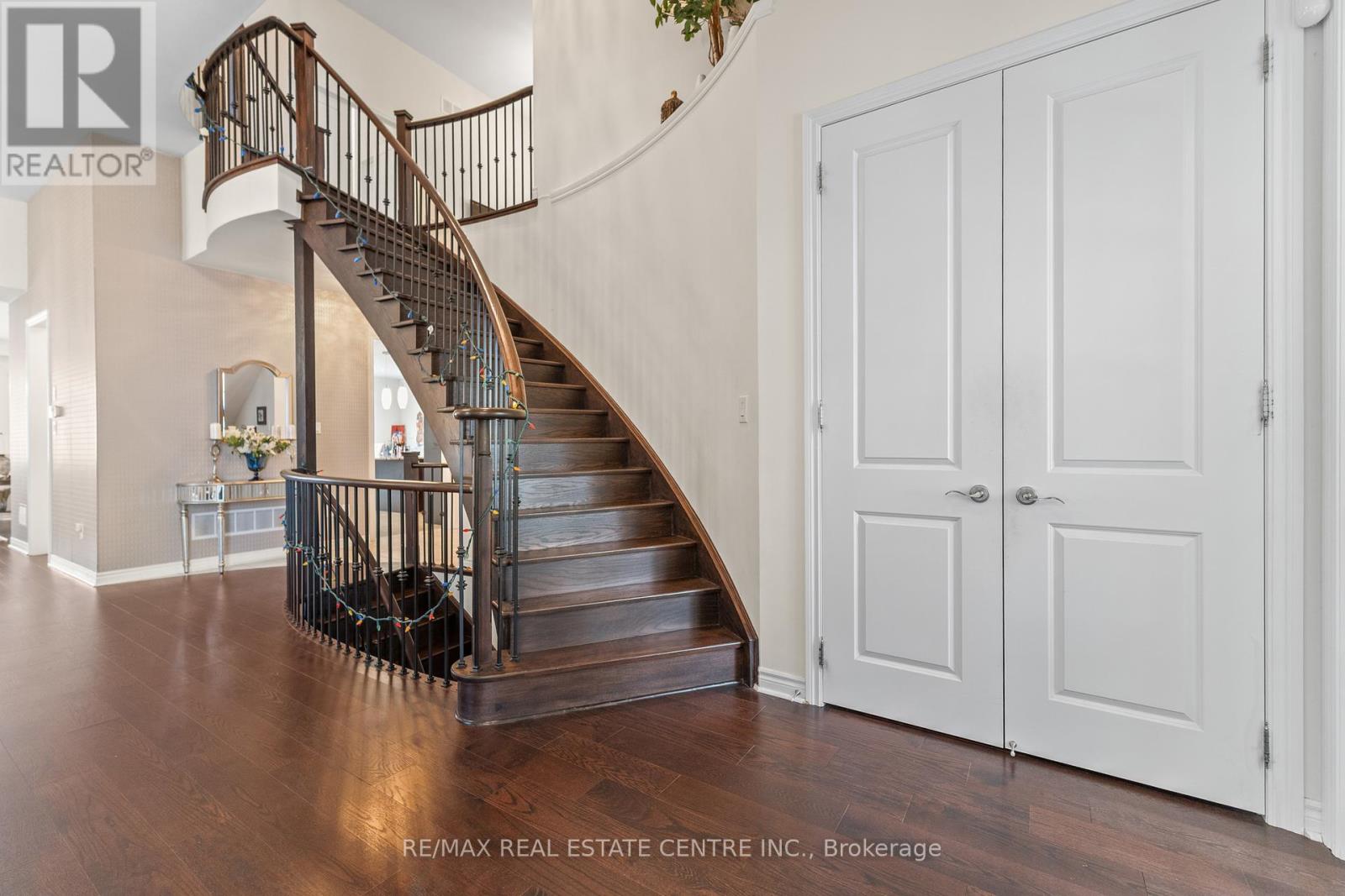 1 Astrantia Way, Brampton, Ontario  L6X 1P3 - Photo 16 - W12396112