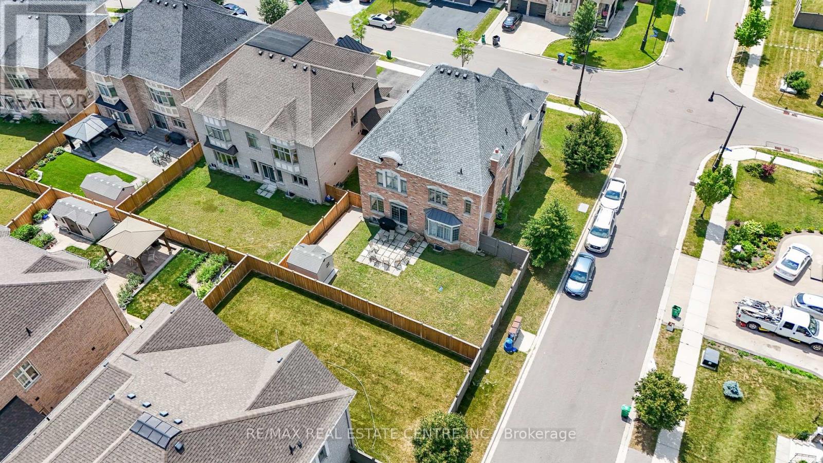 1 Astrantia Way, Brampton, Ontario  L6X 1P3 - Photo 37 - W12396112