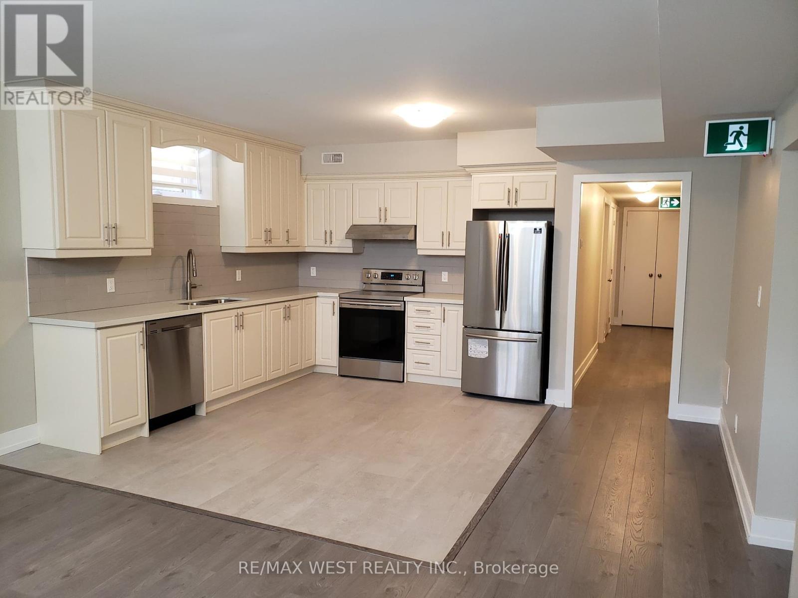 Apartment - 112 Algoma Street, Toronto, Ontario  M8Y 1C6 - Photo 3 - W12396126