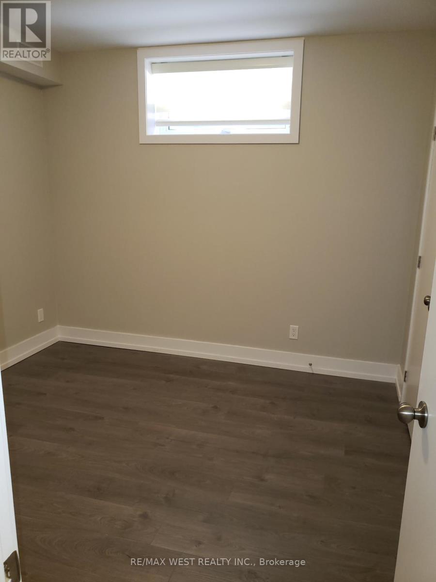 Apartment - 112 Algoma Street, Toronto, Ontario  M8Y 1C6 - Photo 4 - W12396126