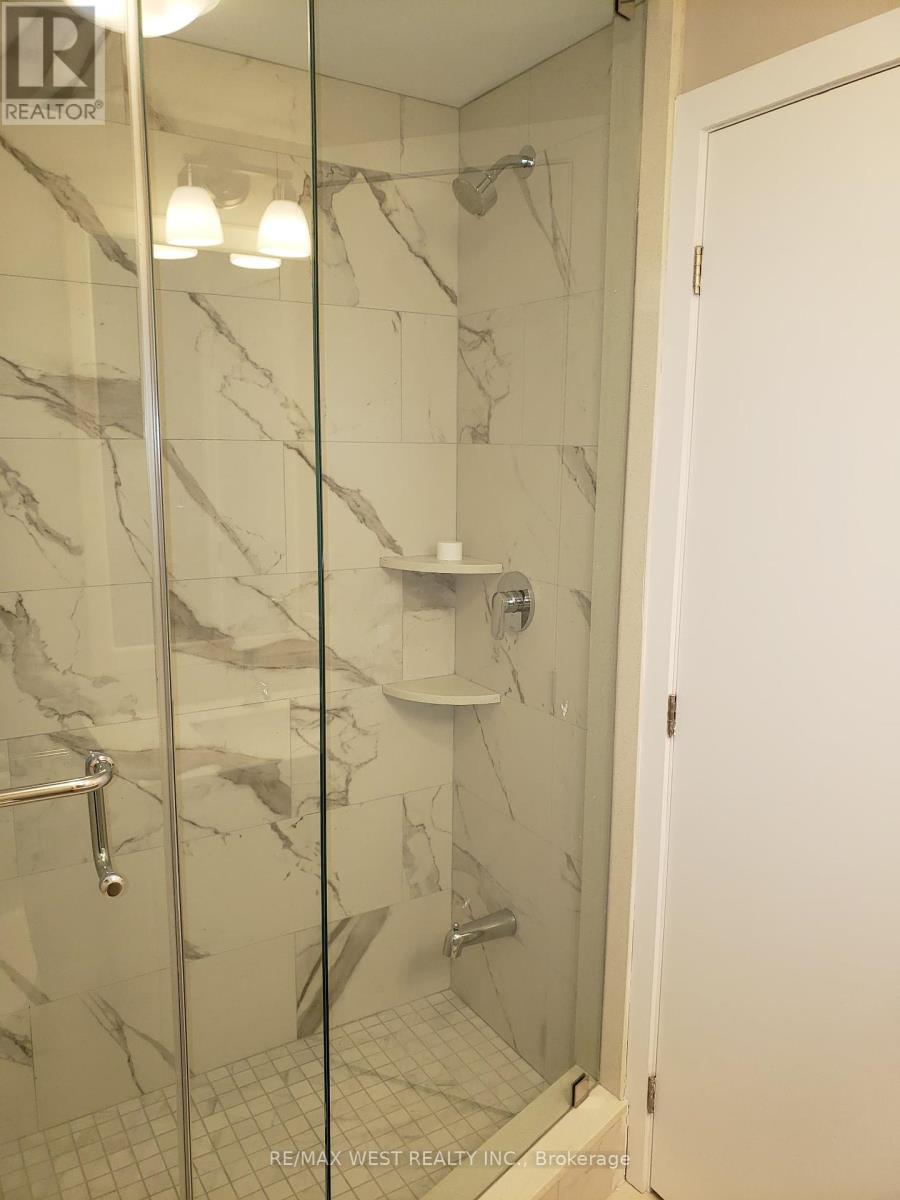 Apartment - 112 Algoma Street, Toronto, Ontario  M8Y 1C6 - Photo 8 - W12396126