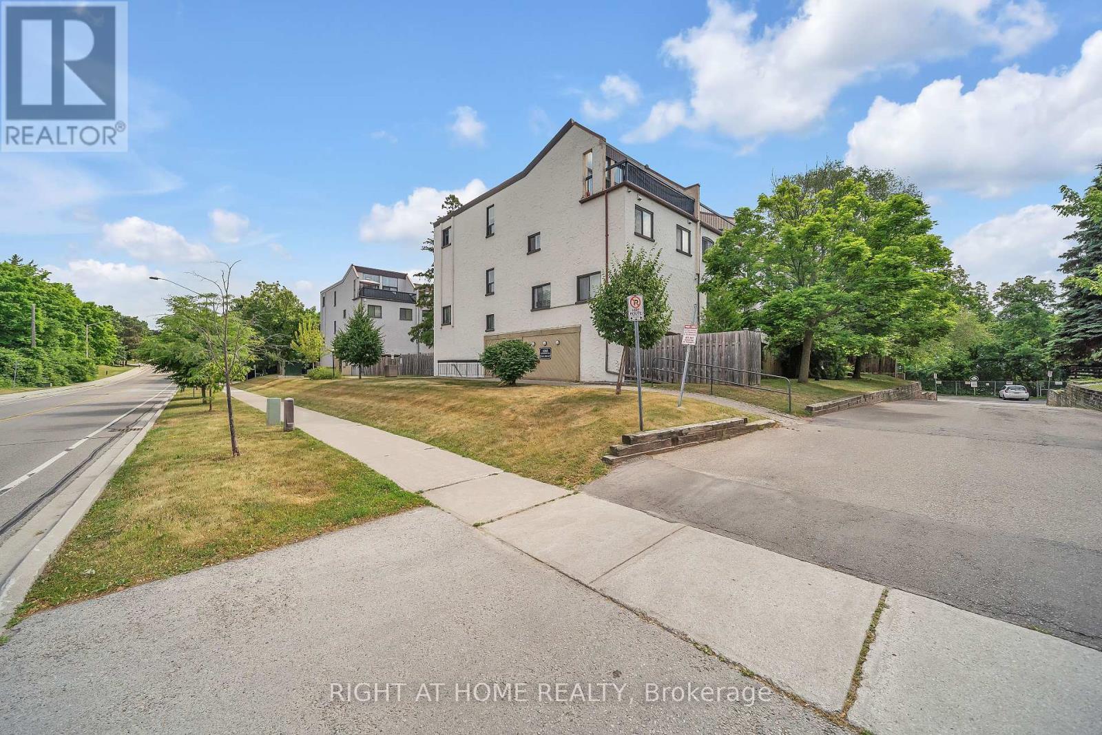 132 - 1058 FALGARWOOD DRIVE, Oakville, Ontario
