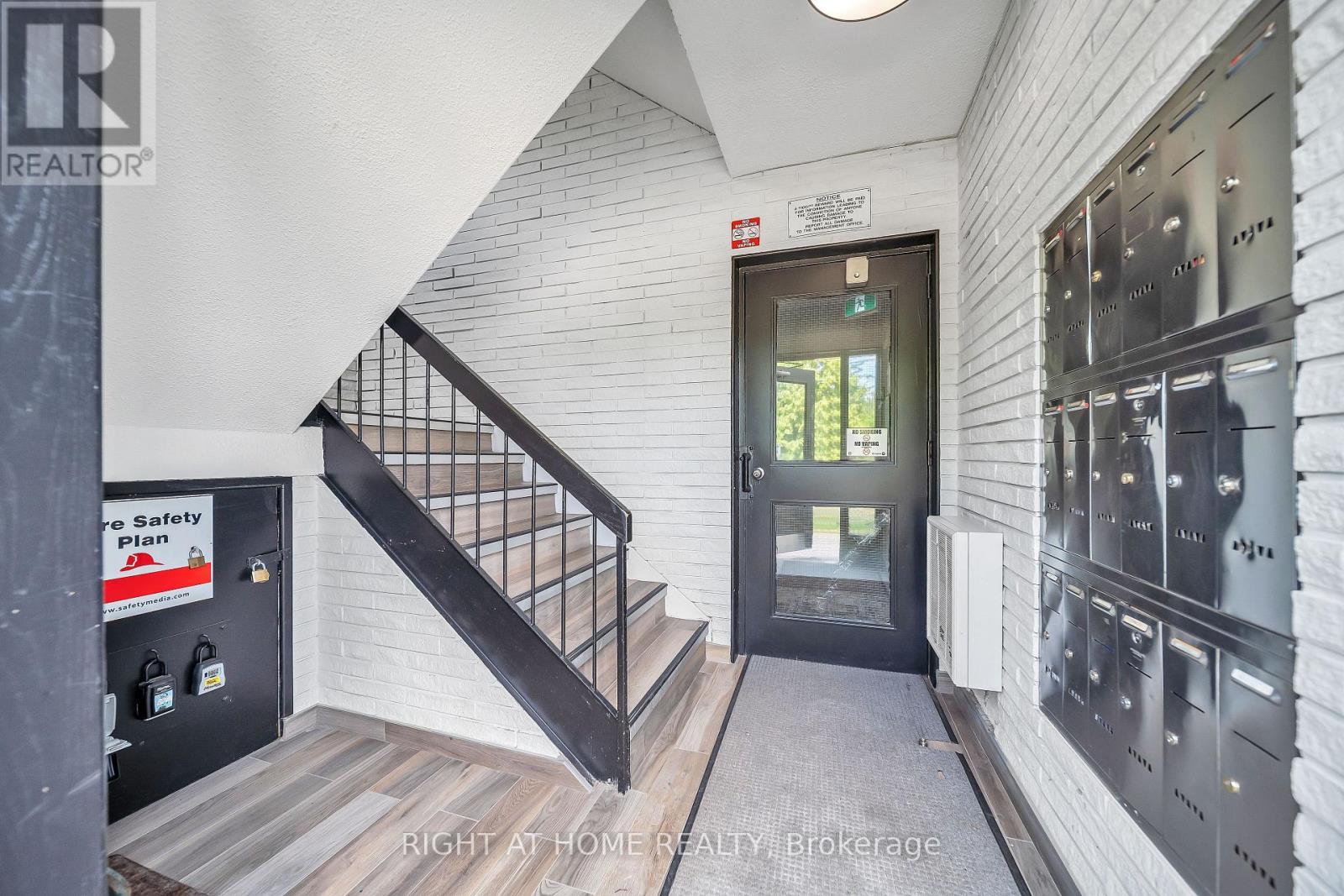 132 - 1058 Falgarwood Drive, Oakville, Ontario  L6H 2P3 - Photo 3 - W12347066