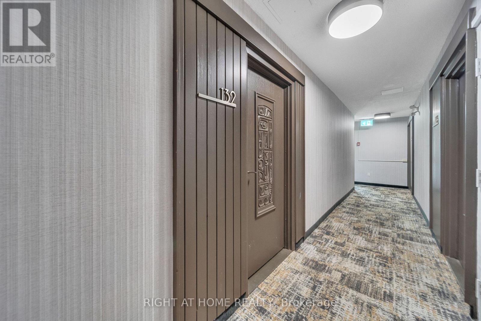 132 - 1058 Falgarwood Drive, Oakville, Ontario  L6H 2P3 - Photo 4 - W12347066