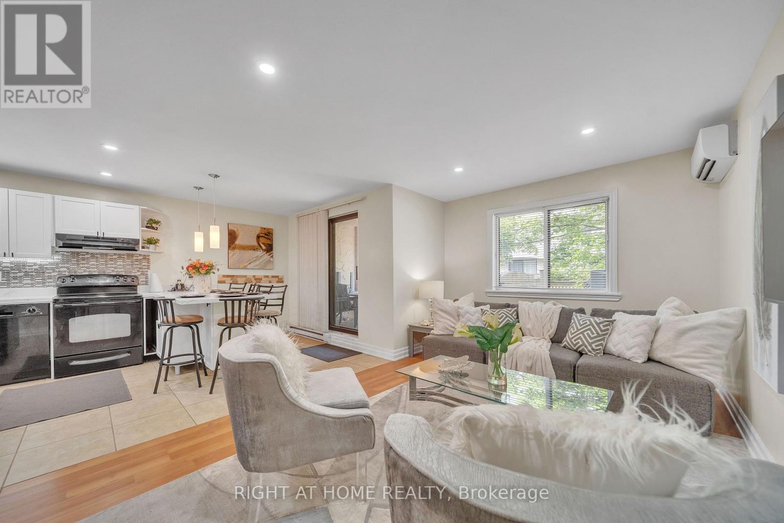 132 - 1058 Falgarwood Drive, Oakville, Ontario  L6H 2P3 - Photo 9 - W12347066