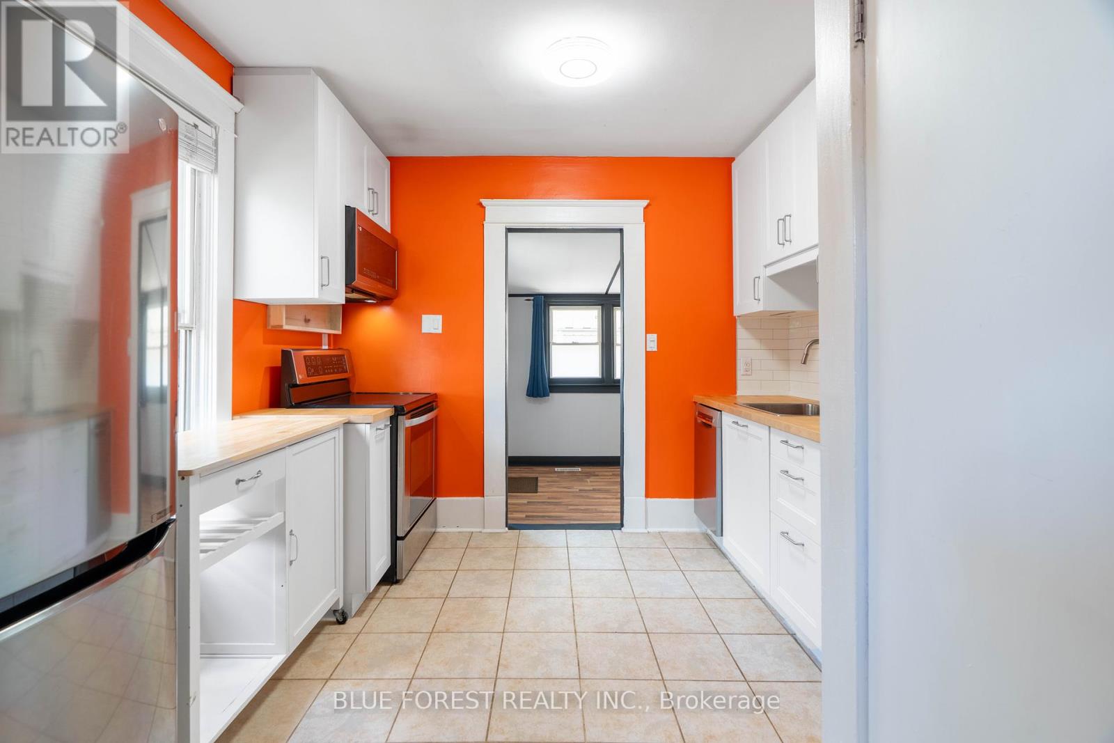 17 Emery Street E, London South (South G), Ontario  N6C 2C7 - Photo 11 - X12396183