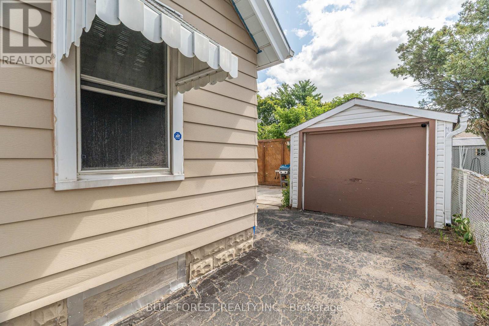 17 Emery Street E, London South (South G), Ontario  N6C 2C7 - Photo 27 - X12396183