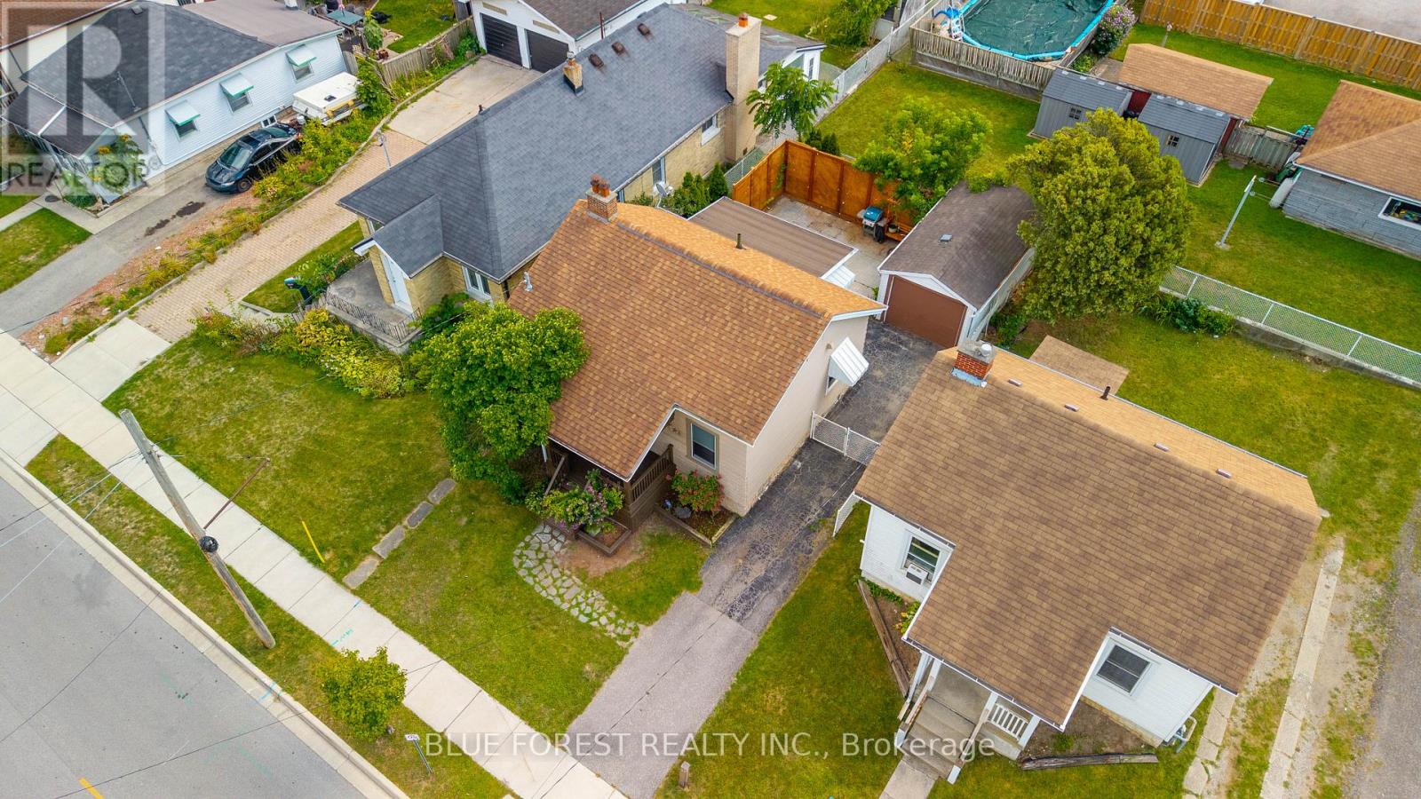 17 Emery Street E, London South (South G), Ontario  N6C 2C7 - Photo 4 - X12396183