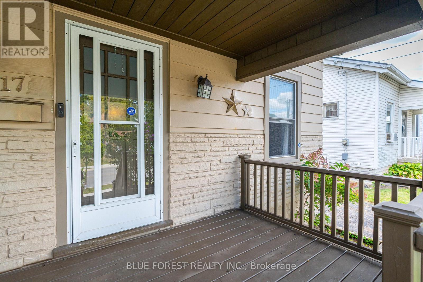 17 Emery Street E, London South (South G), Ontario  N6C 2C7 - Photo 5 - X12396183