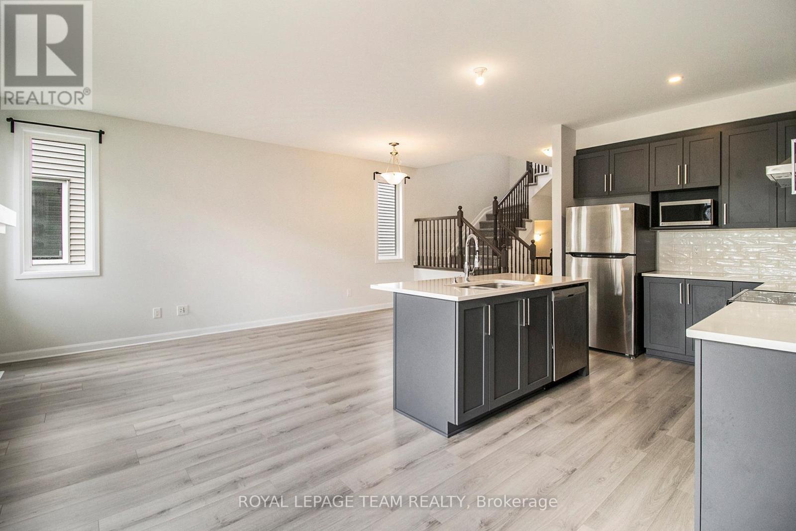 531 Winterset Road, Ottawa, Ontario  K2T 0P4 - Photo 10 - X12396185