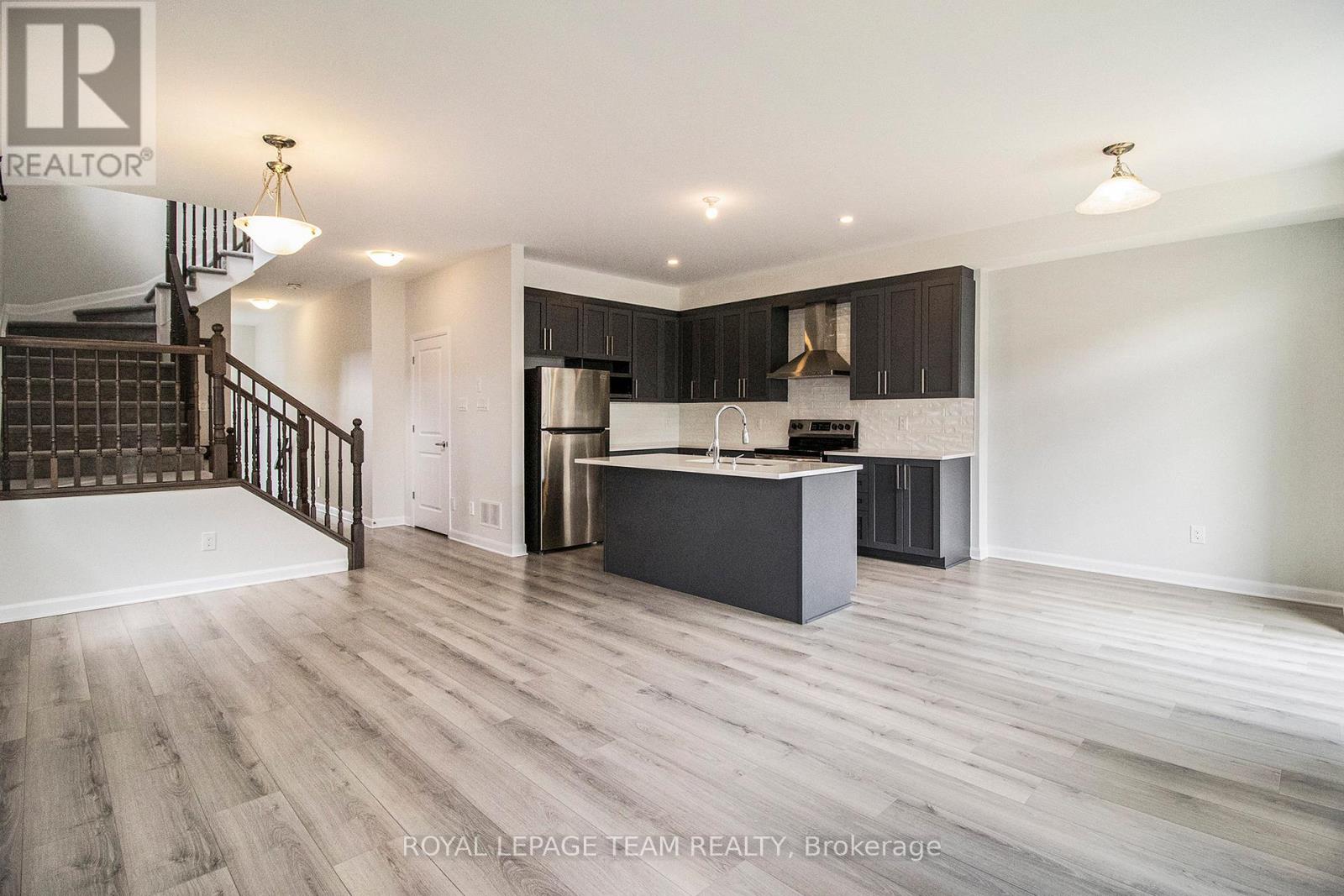 531 Winterset Road, Ottawa, Ontario  K2T 0P4 - Photo 11 - X12396185