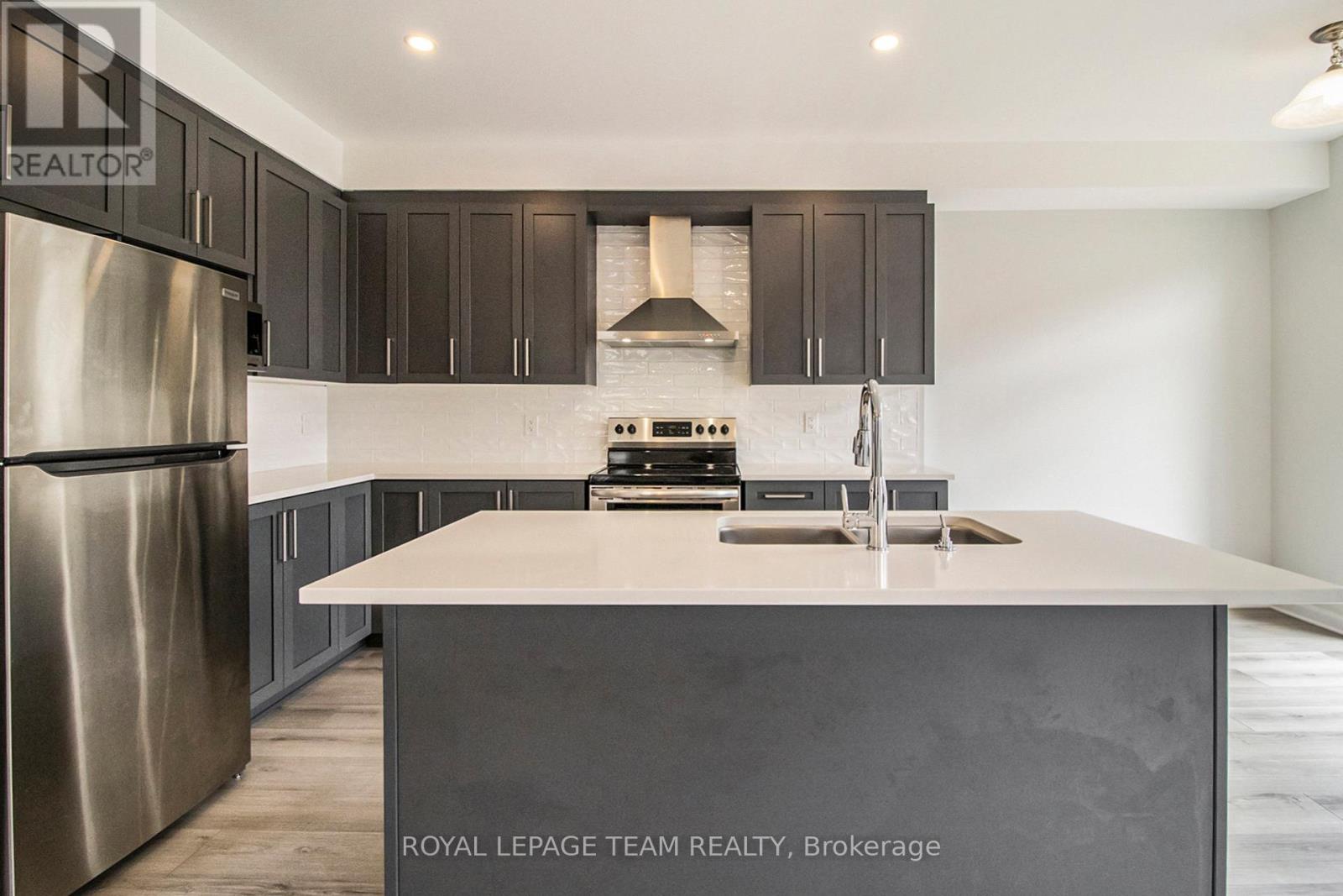 531 Winterset Road, Ottawa, Ontario  K2T 0P4 - Photo 7 - X12396185